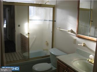 1546 Farr Road Wyomissing, PA 19610 - Photo 6 of 12 Bathroom