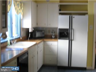 1546 Farr Road Wyomissing, PA 19610 - Photo 7 of 12 Kitchen