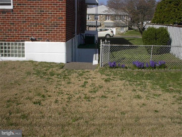 618 Sherrie Road Philadelphia, PA 19115 - Photo 5 of 9 Exterior Back