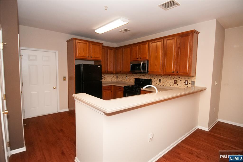 514 Deluca Road Belleville, NJ 07109 - Photo 5 of 34