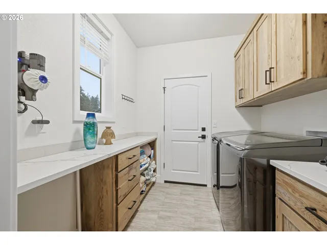 $650,000 | 2135 37th Place, Springfield, OR 97477