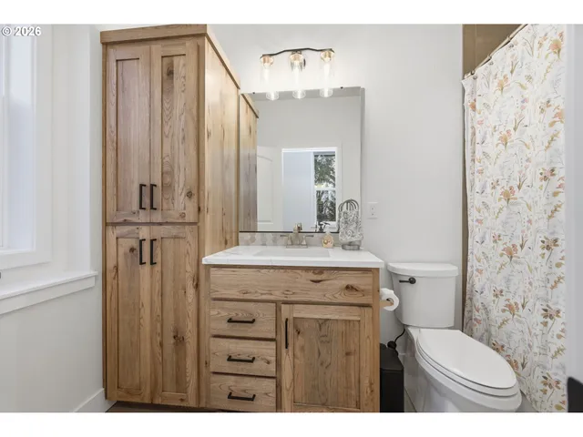 $650,000 | 2135 37th Place, Springfield, OR 97477