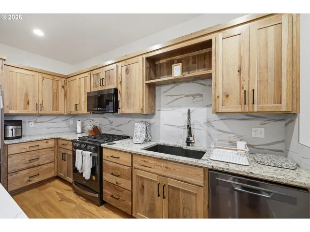 $650,000 | 2135 37th Place, Springfield, OR 97477