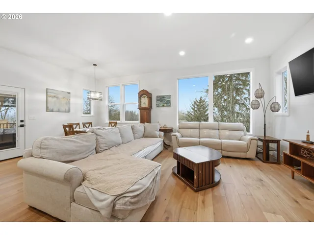 $650,000 | 2135 37th Place, Springfield, OR 97477