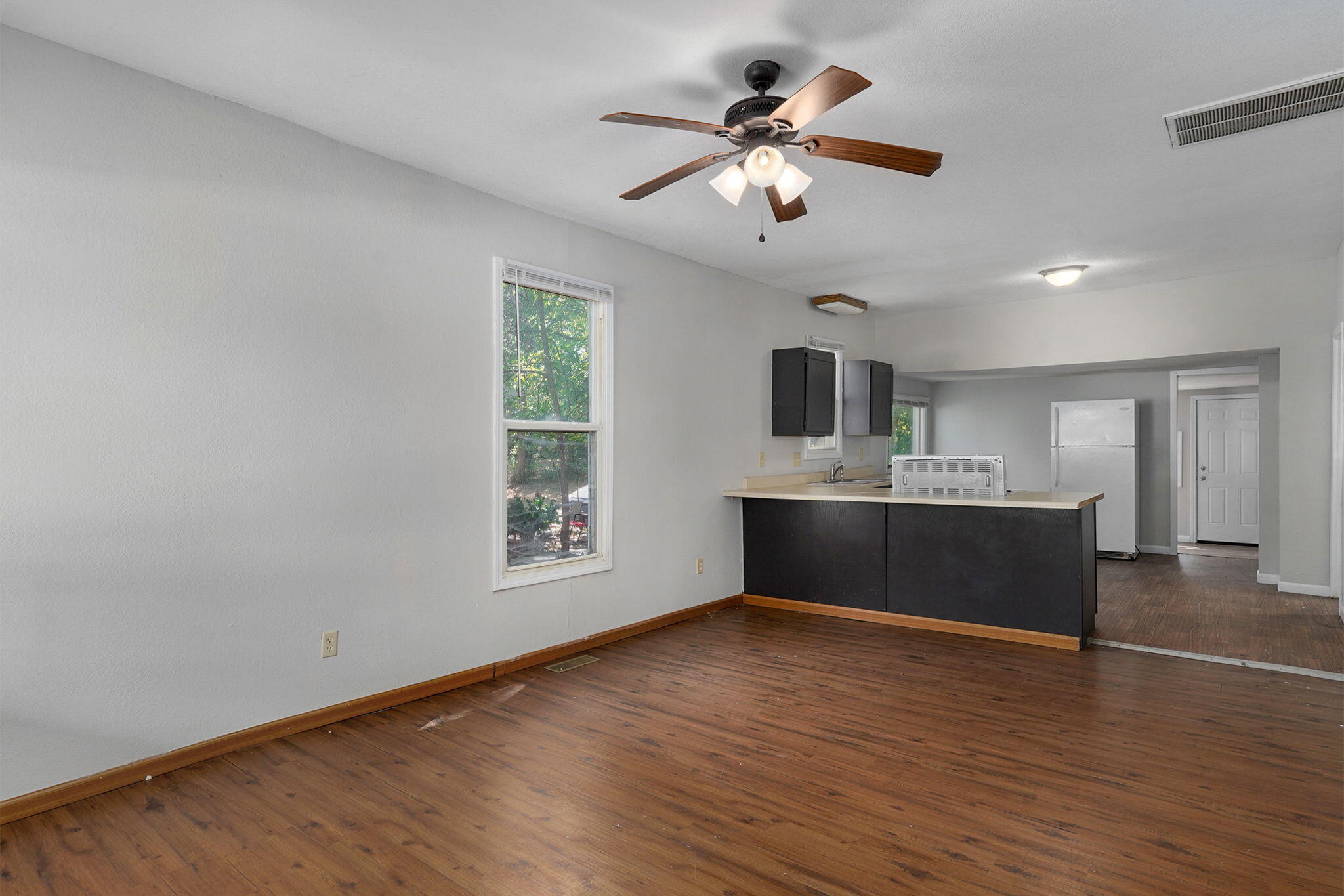 1216 W Harrison St-5