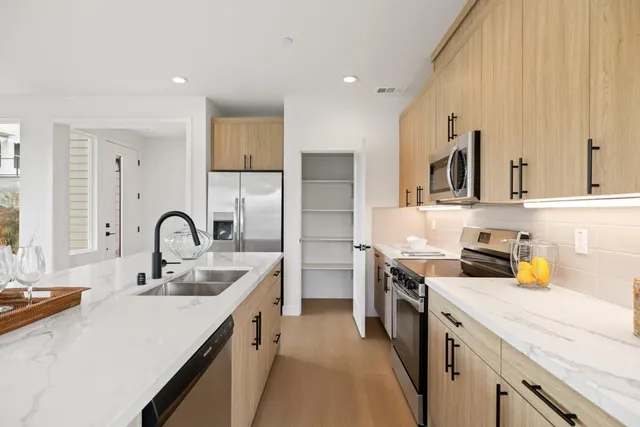 $2,050,000 | 823 Fassler, Unit 823, Pacifica, CA 94044