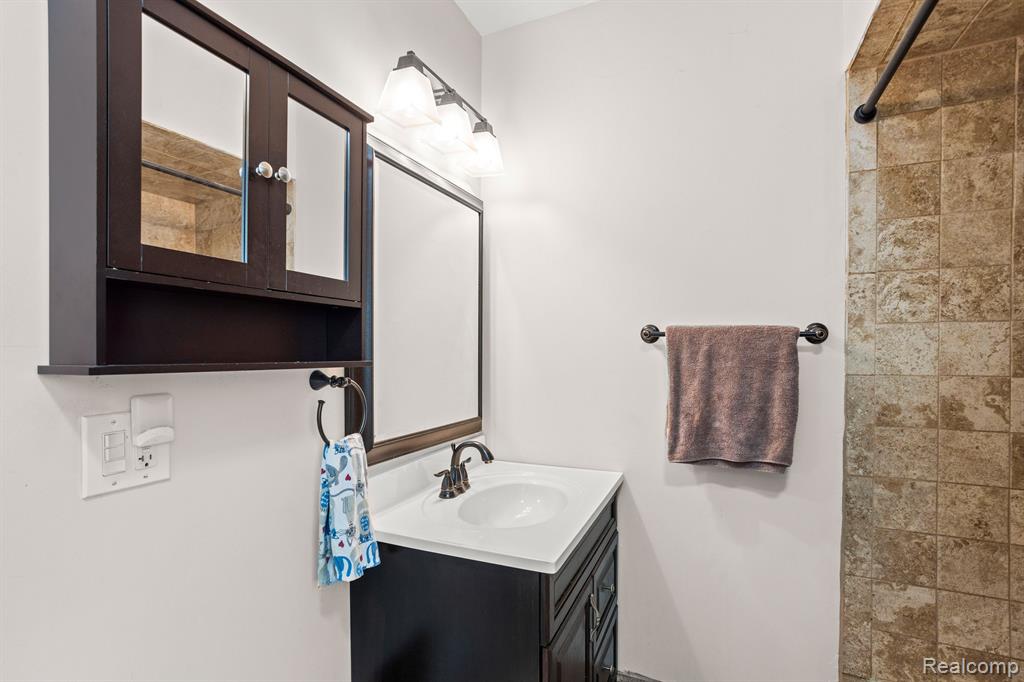 114 Roehrig Street Trenton, MI 48183 - Photo 16 of 21 Gallery Image 16