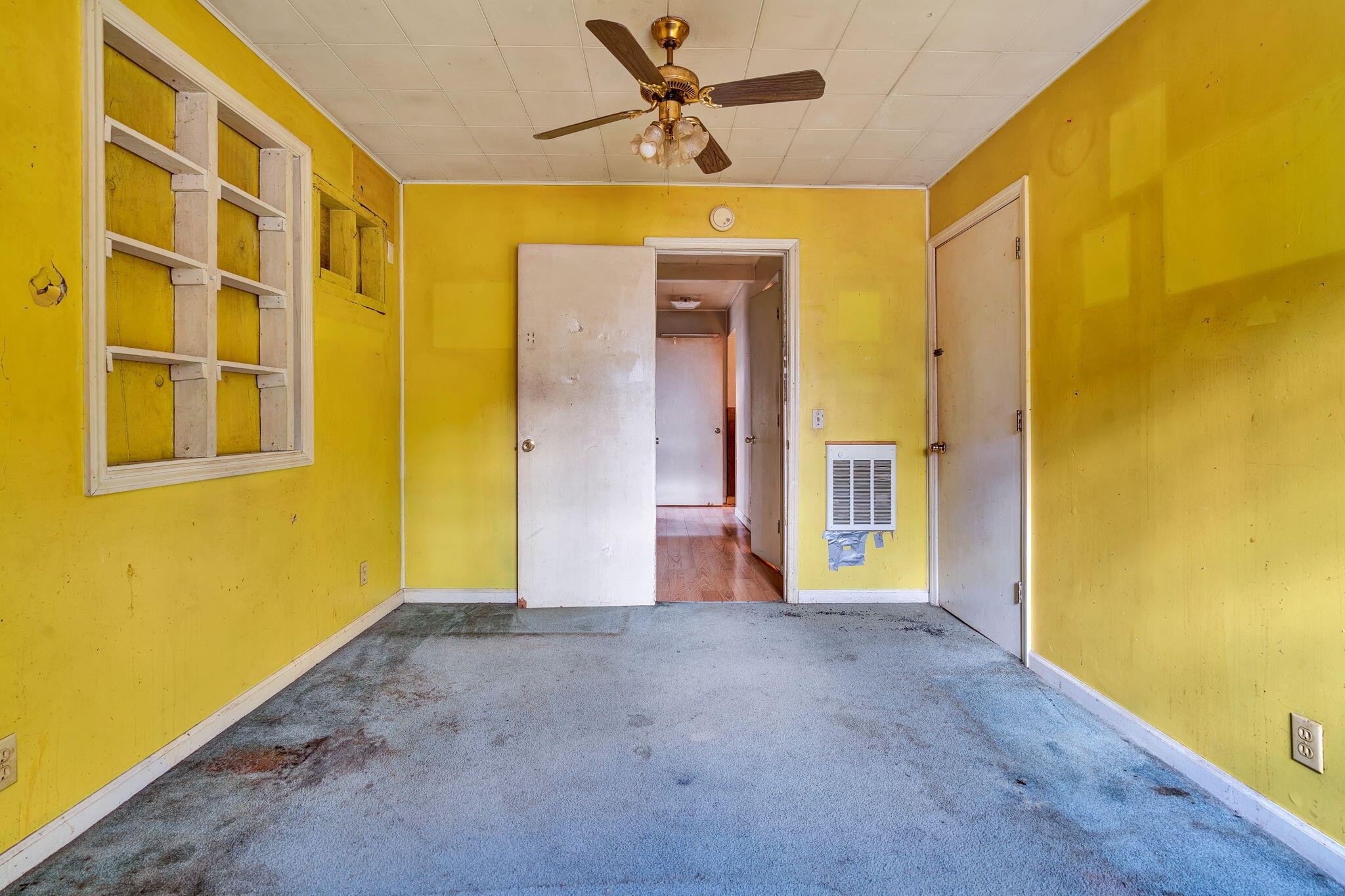 1895 North Hunter Bend Road Decatur, TN 37322 - Photo 13 of 33 a view of a big room with wooden floor and a ceiling fan