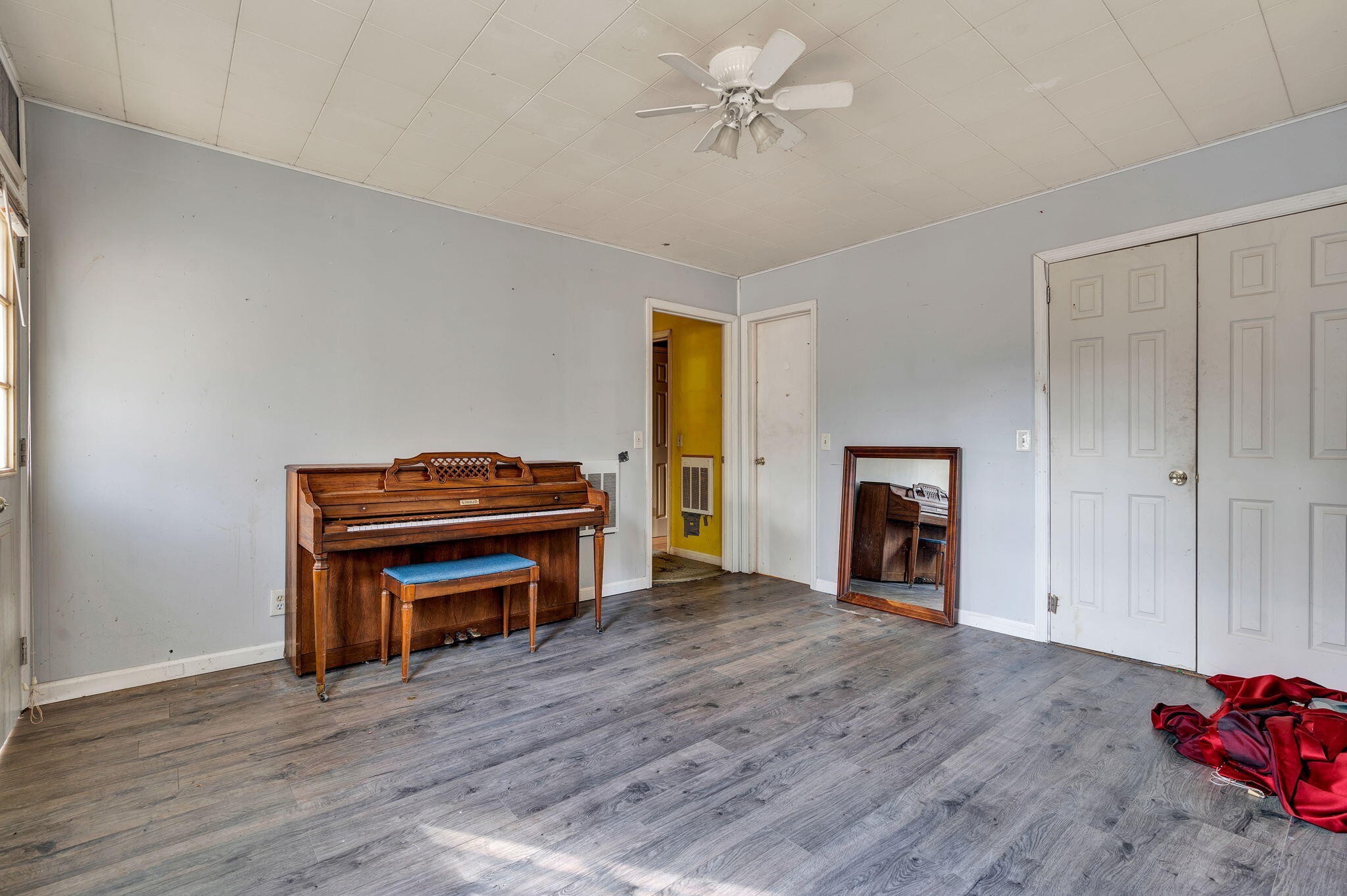 1895 North Hunter Bend Road Decatur, TN 37322 - Photo 15 of 33 a view of room with furniture and wooden floor
