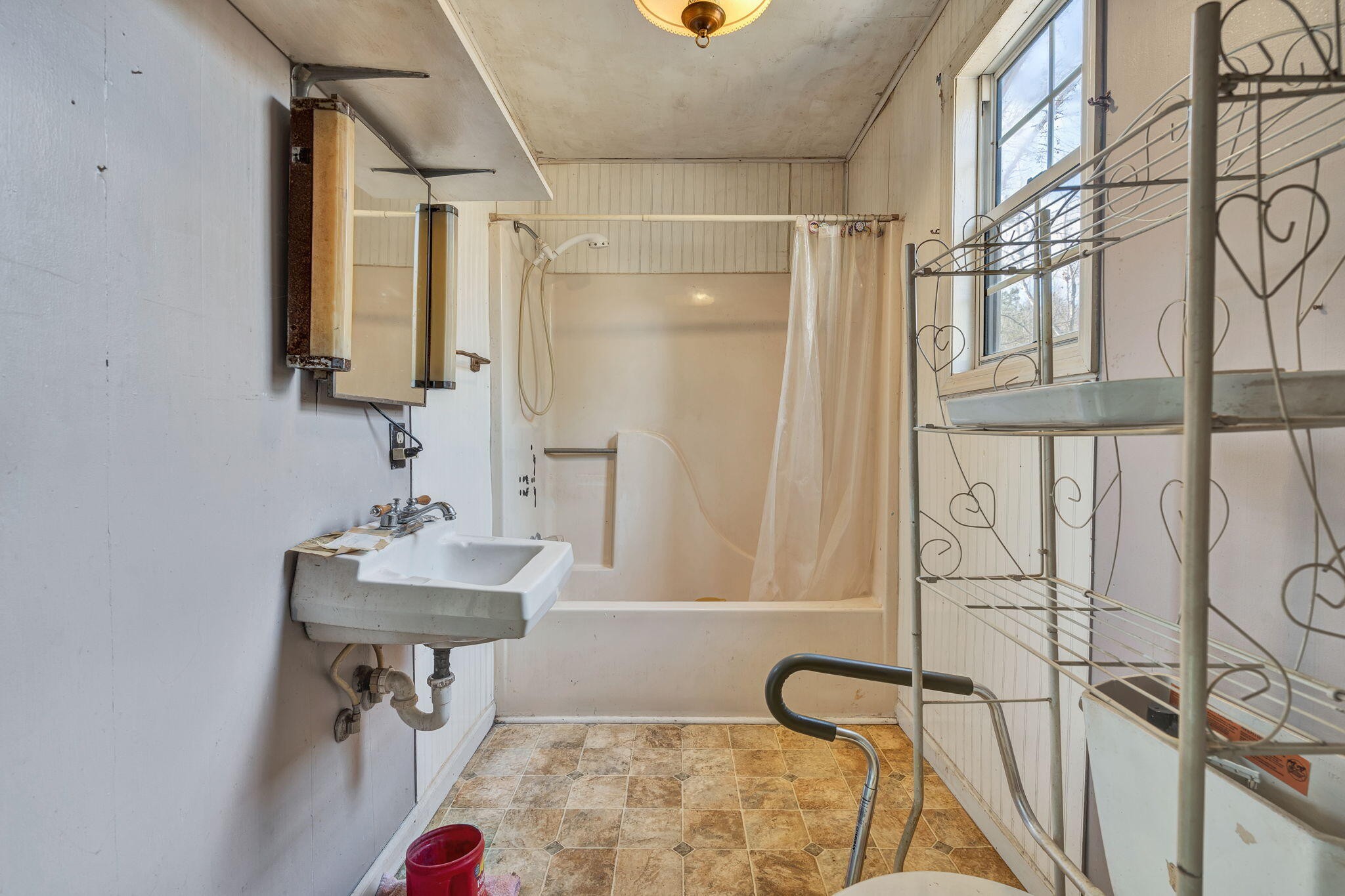 1895 North Hunter Bend Road Decatur, TN 37322 - Photo 8 of 33 a bathroom with a sink mirror and a bathtub