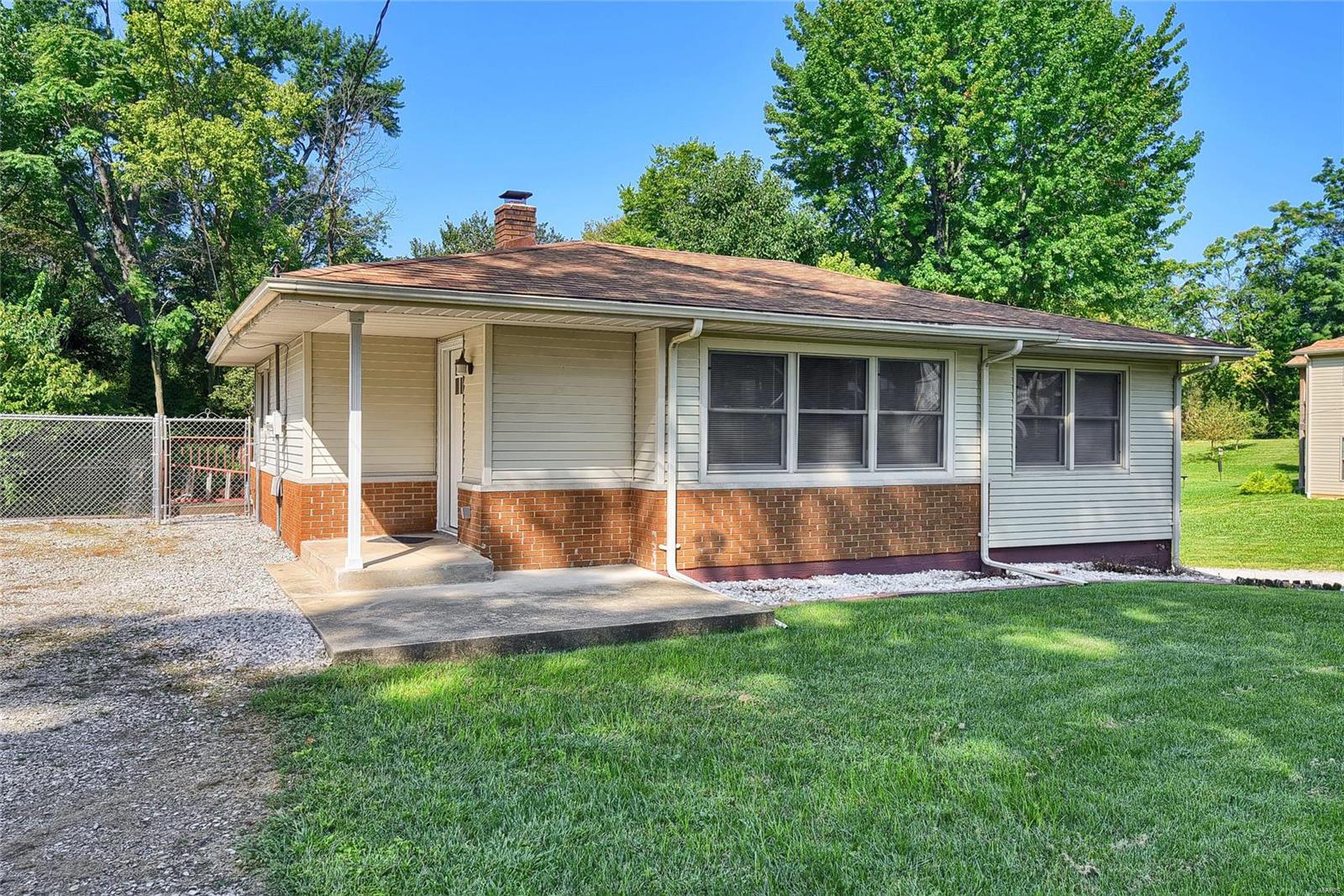 4359 Bohm School Road Edwardsville, IL 62025 - Photo 2 of 26