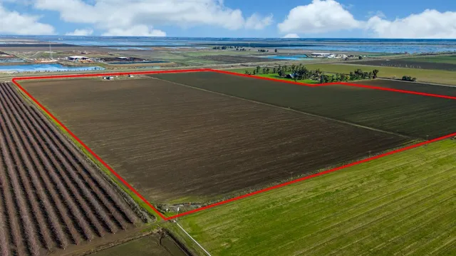 a view of an outdoor space