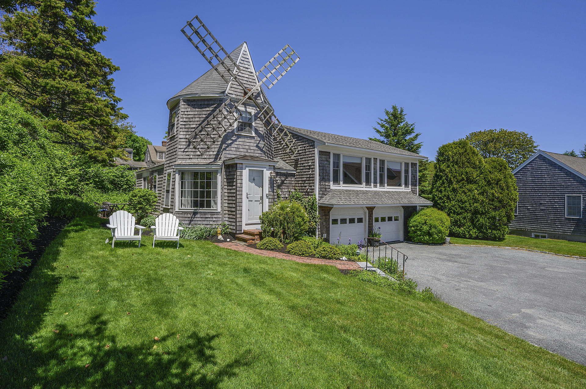 133 Queen Anne Road Chatham, MA 02633 - Photo 27 of 52 a front view of house with a garden