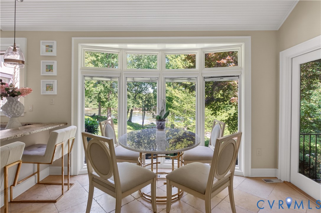 4634 Butte Road Richmond, VA 23235 - Photo 14 of 60 Dining area with a river view