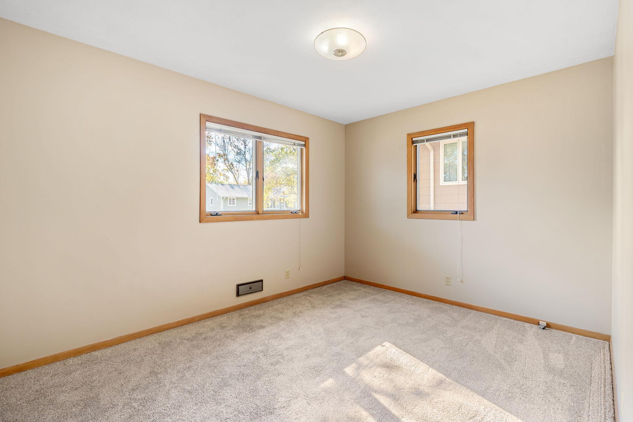 313 Glenn Road Albert Lea, MN 56007 - Photo 17 of 32