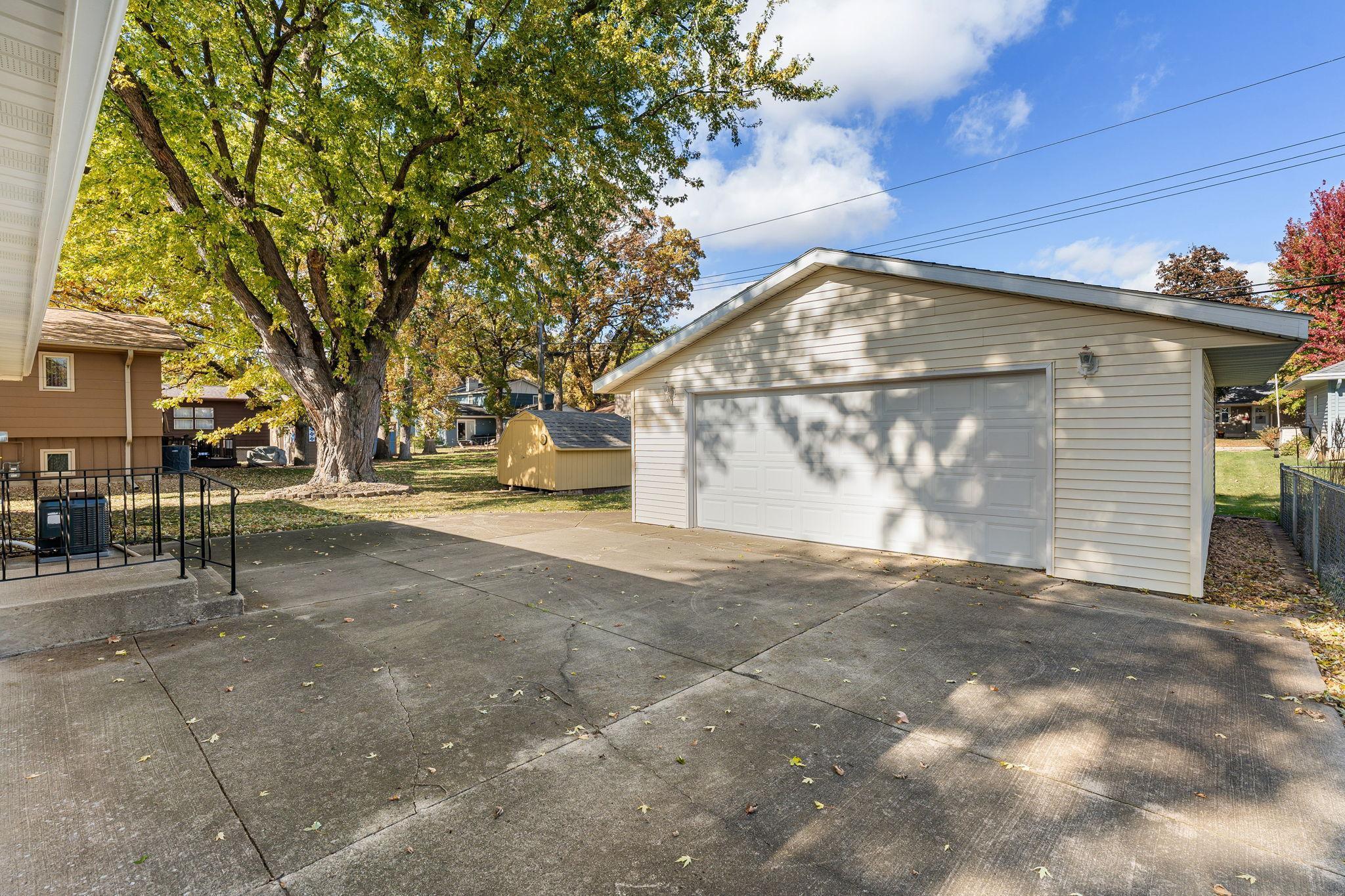 313 Glenn Road Albert Lea, MN 56007 - Photo 9 of 32