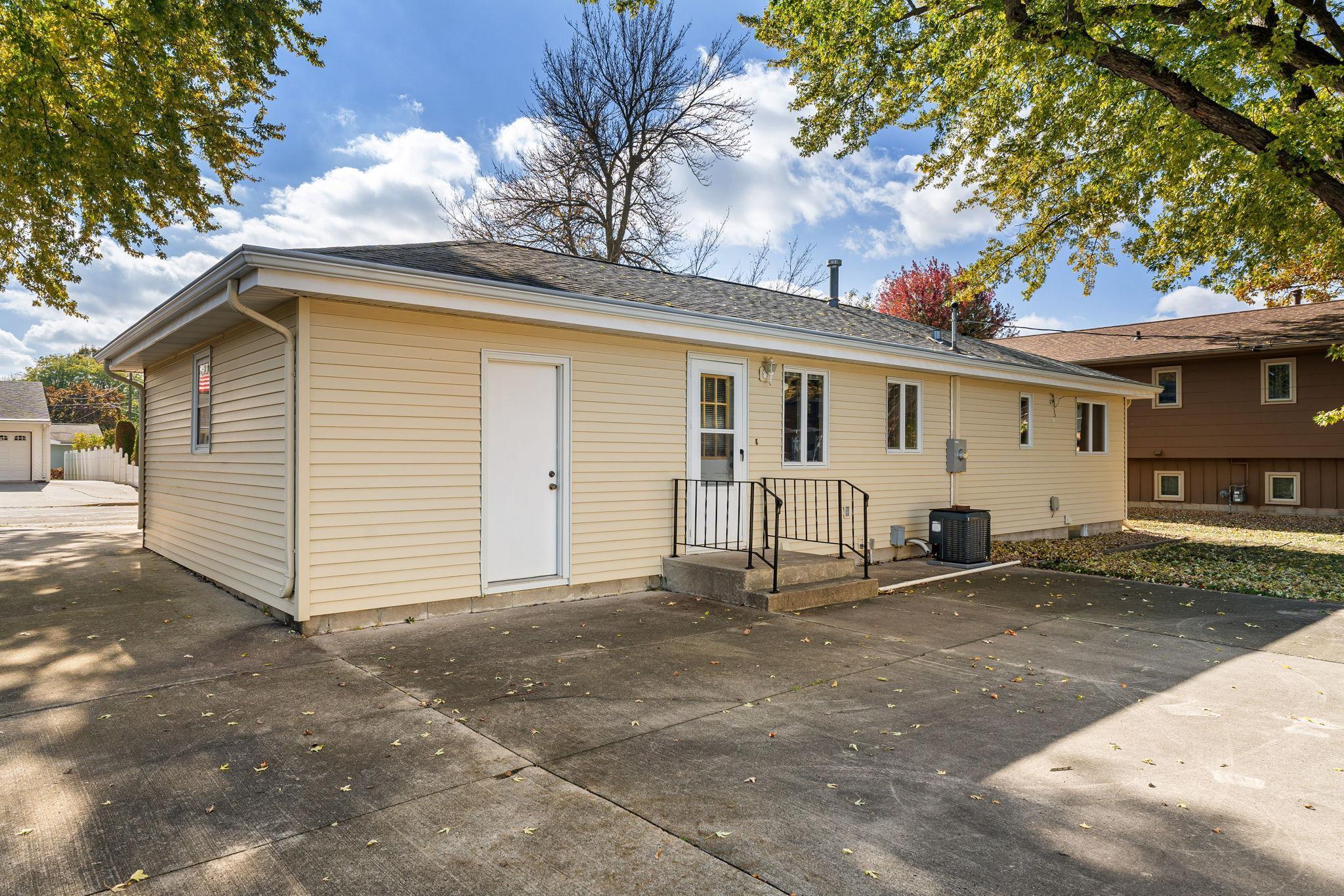 313 Glenn Road Albert Lea, MN 56007 - Photo 10 of 32