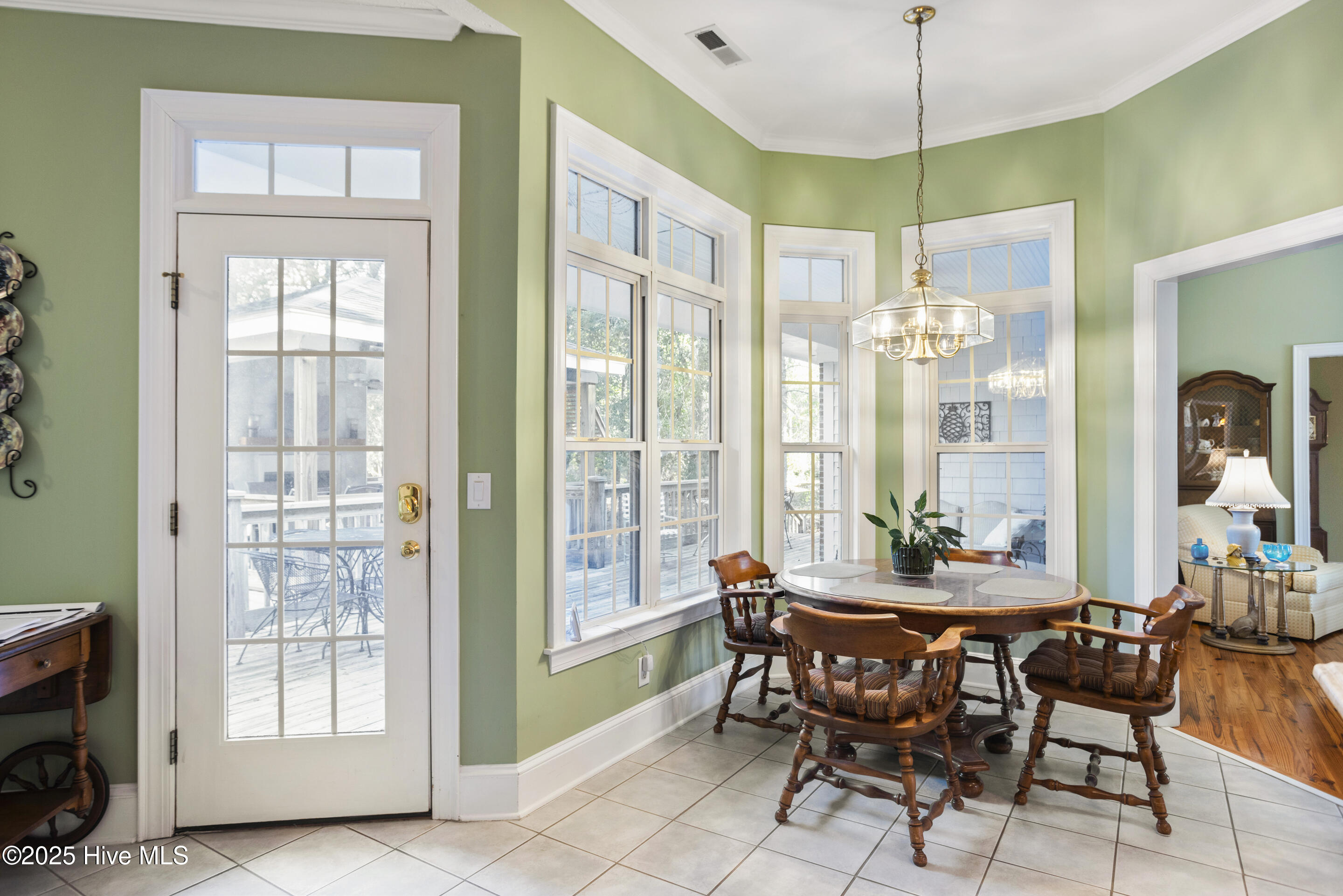 286 Goose Neck Road West Rocky Point, NC 28457 - Photo 19 of 49 Kitchen with breakfast sitting