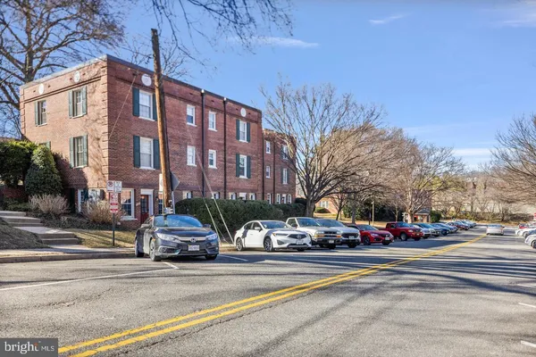 $1,850 | 1902 North Rhodes Street, Unit 66, Arlington, VA 22201