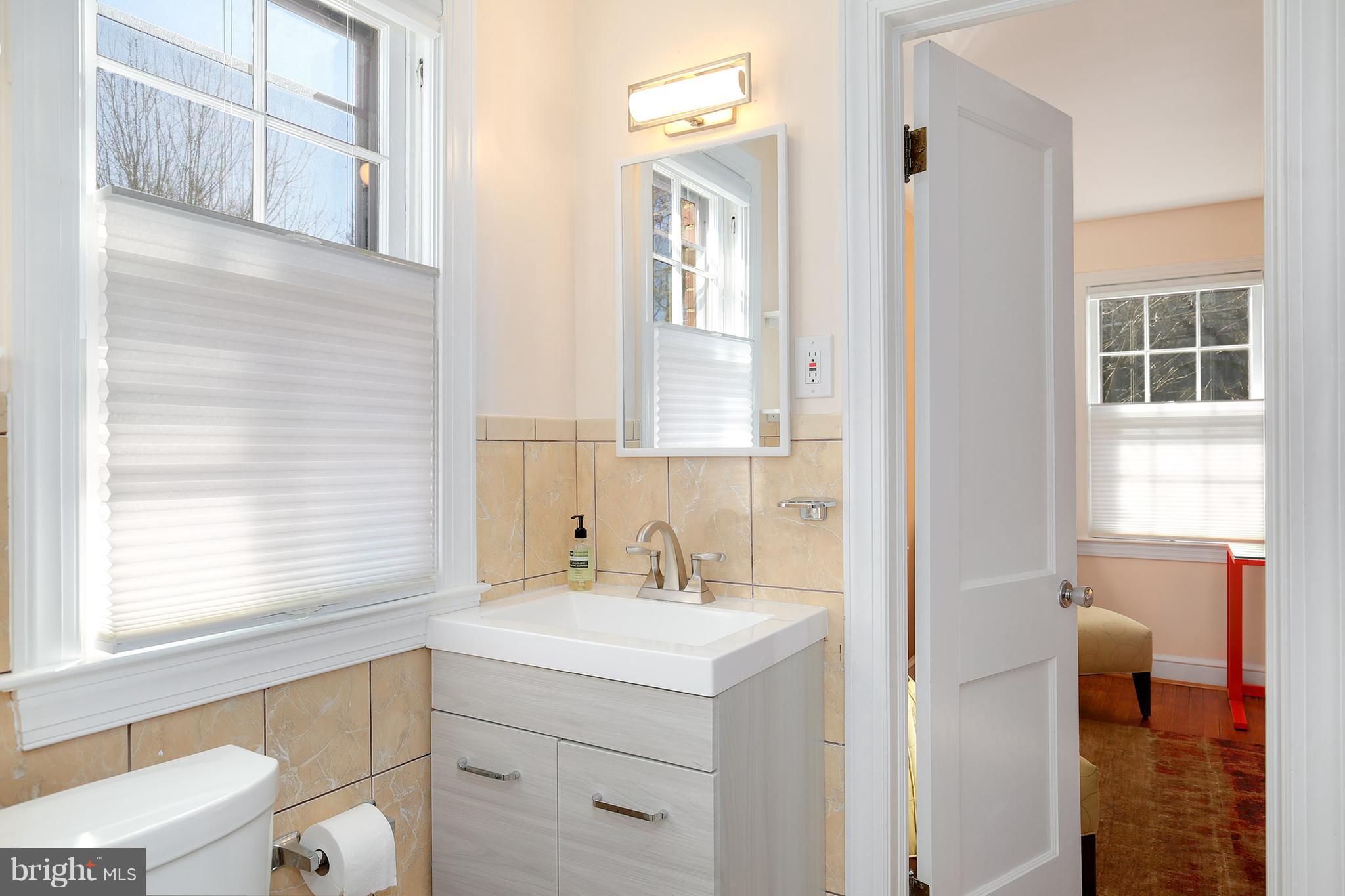 8300 Grove Street Silver Spring, MD 20910 - Photo 10 of 21 Bath (Master)