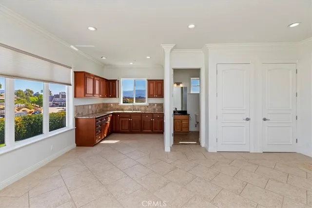 a view of entryway with a front door