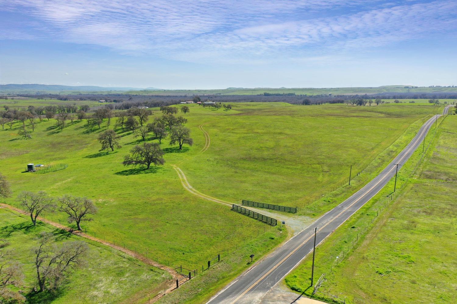 11750 North Wimer Road Linden, CA 95236 - Photo 36 of 69 a view of an ocean from a balcony