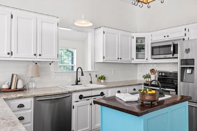 $609,900 | 1218 Montlake Road, Soddy Daisy, TN 37379