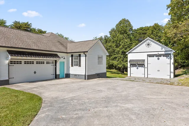 $609,900 | 1218 Montlake Road, Soddy Daisy, TN 37379