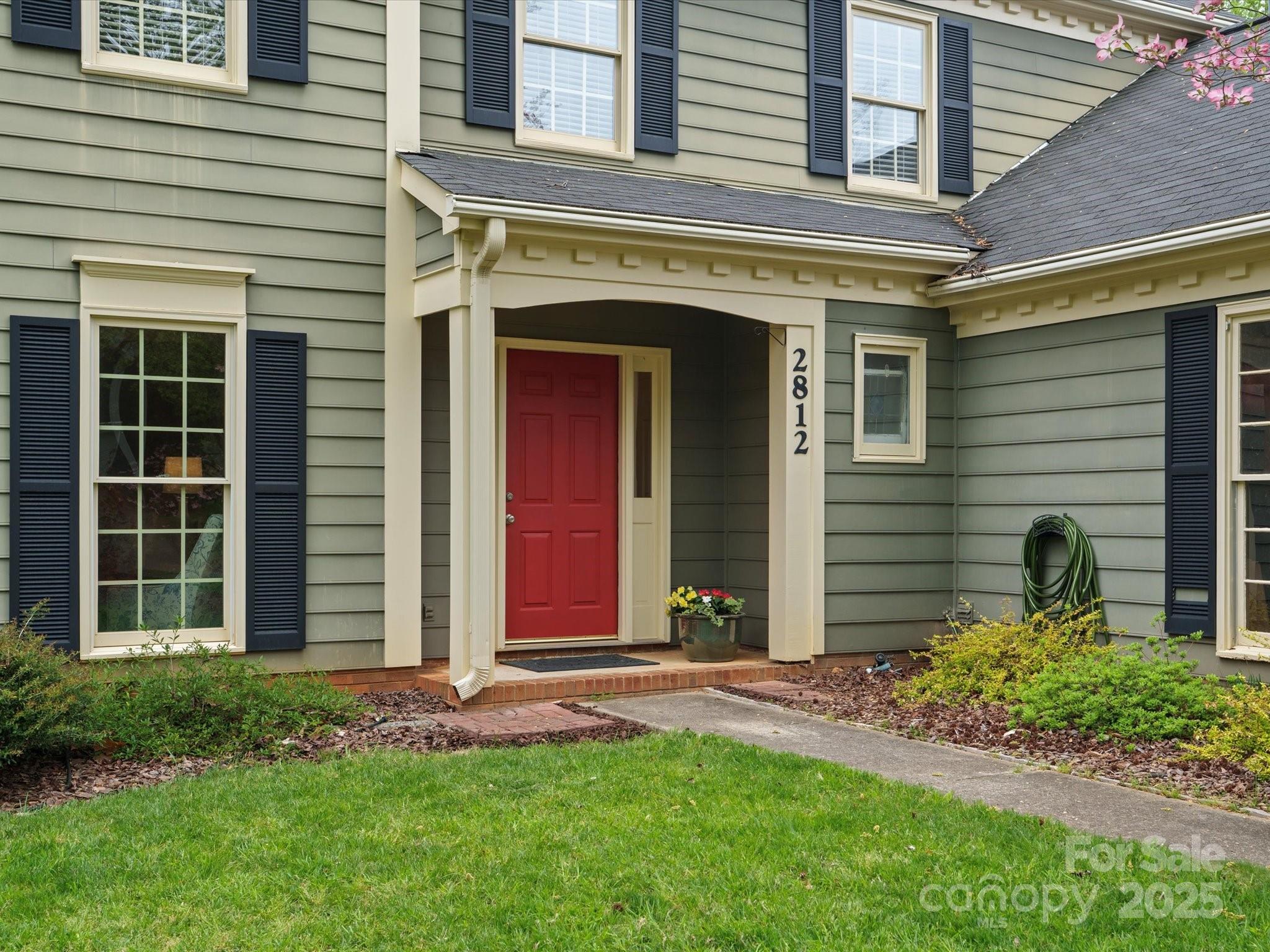 2812 Edgebrook Circle Matthews, NC 28105 - Photo 3 of 46 front view of a house