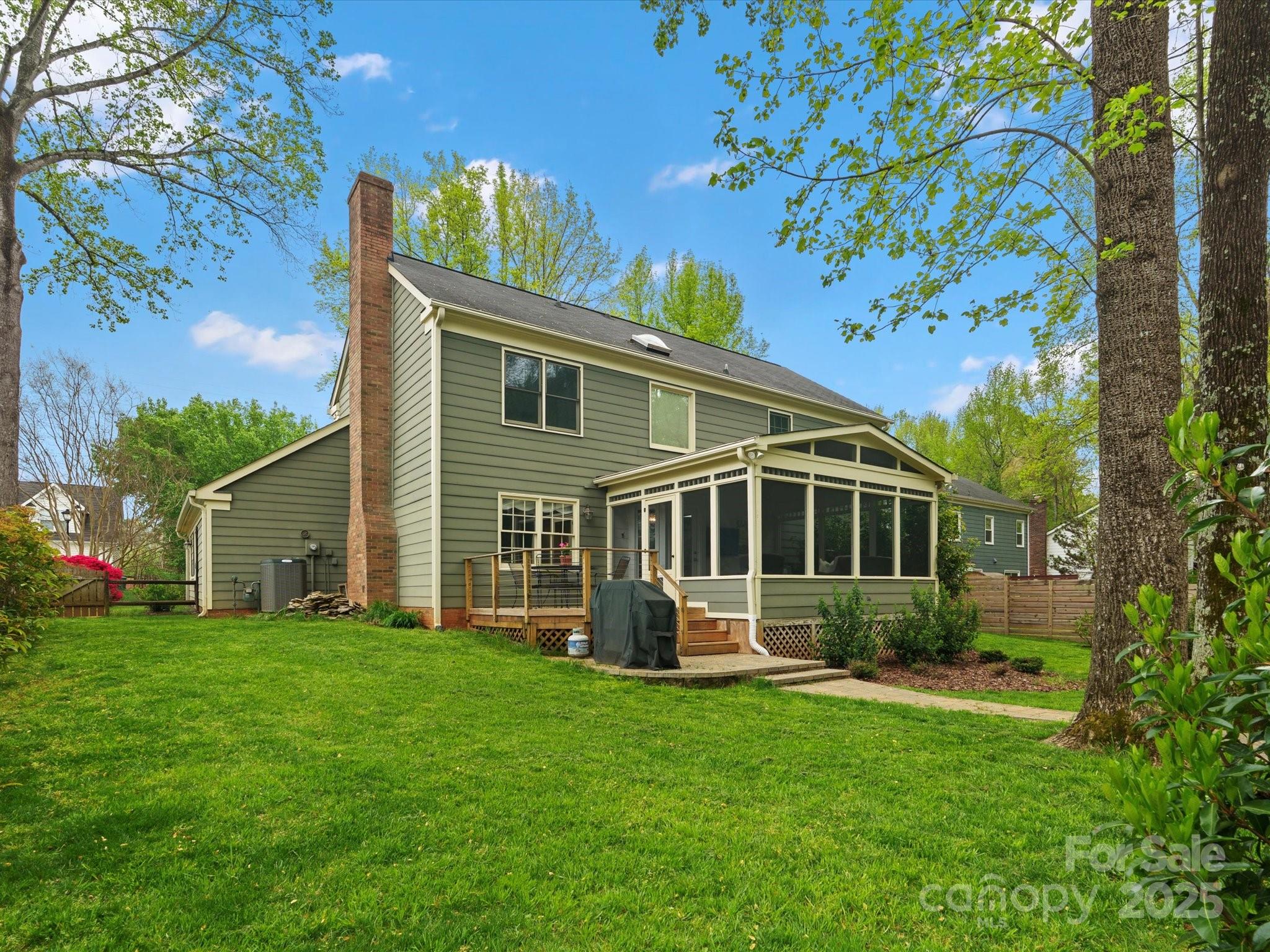 2812 Edgebrook Circle Matthews, NC 28105 - Photo 39 of 46 a view of a house with backyard and garden