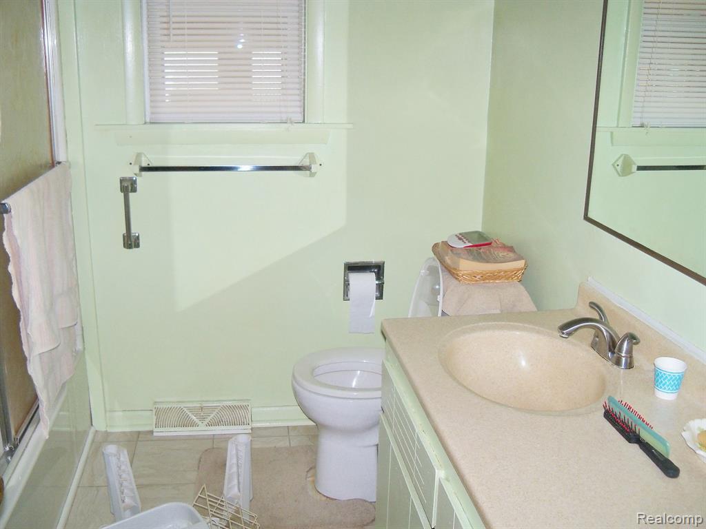 10418 Lansing Road Durand, MI 48429 - Photo 17 of 26