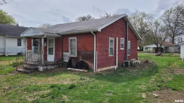 $8,900 | 923 North 9th Street, Murphysboro, IL 62966