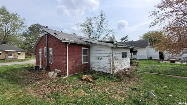 $8,900 | 923 North 9th Street, Murphysboro, IL 62966