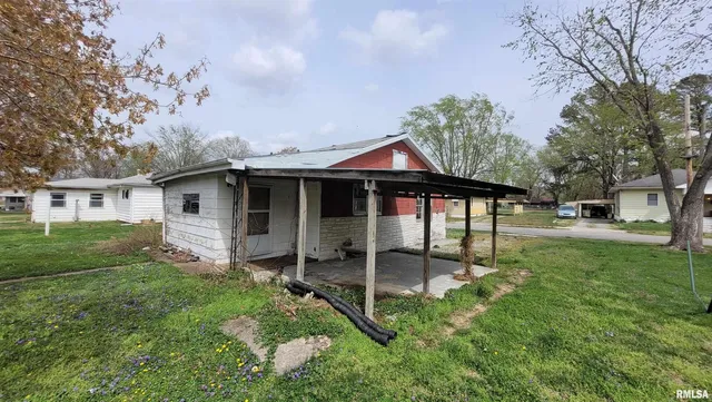 $8,900 | 923 North 9th Street, Murphysboro, IL 62966