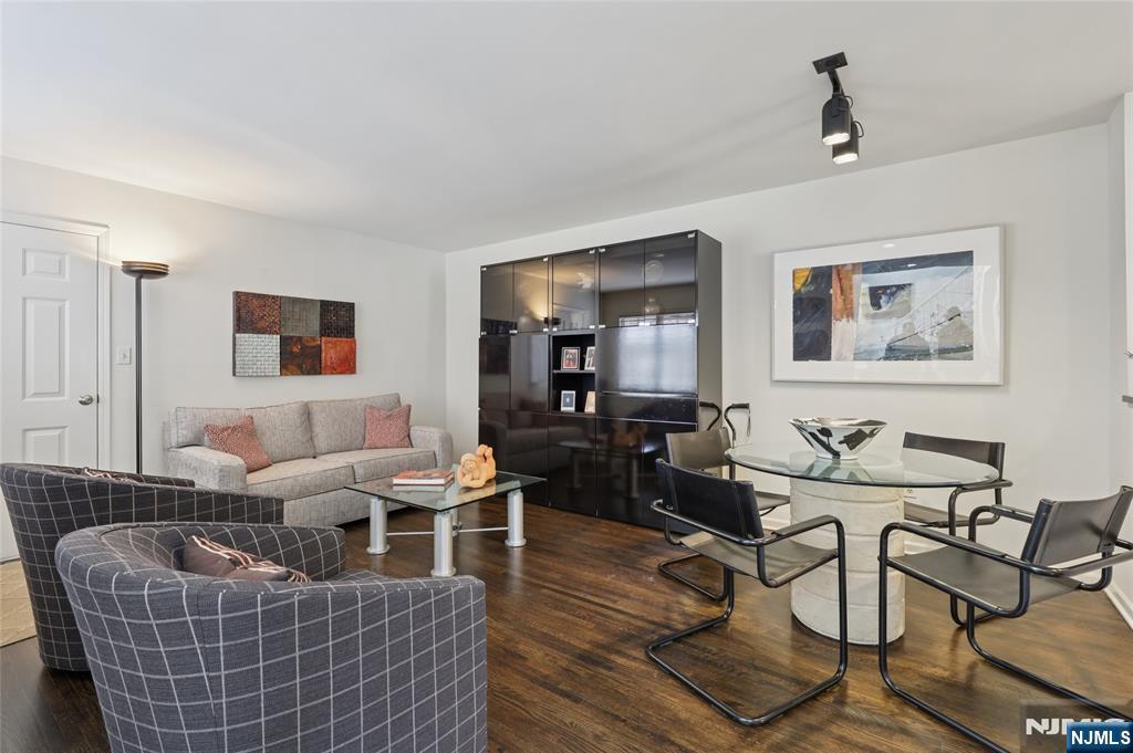 7 Coniston Court Wayne, NJ 07470 - Photo 5 of 35