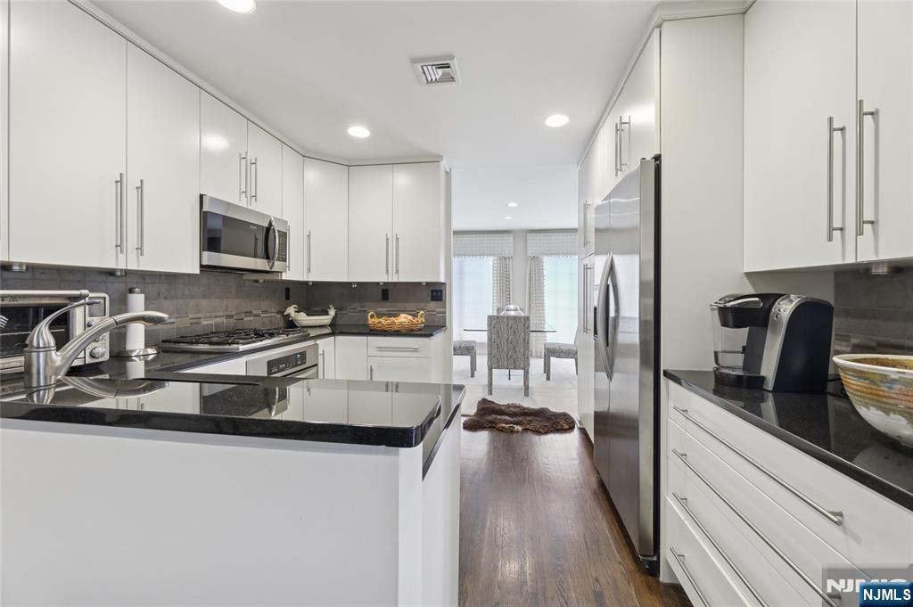 7 Coniston Court Wayne, NJ 07470 - Photo 9 of 35