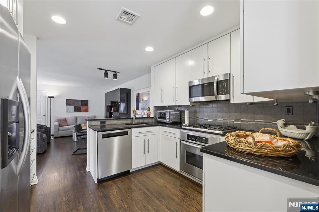 7 Coniston Court Wayne, NJ 07470 - Photo 10 of 35