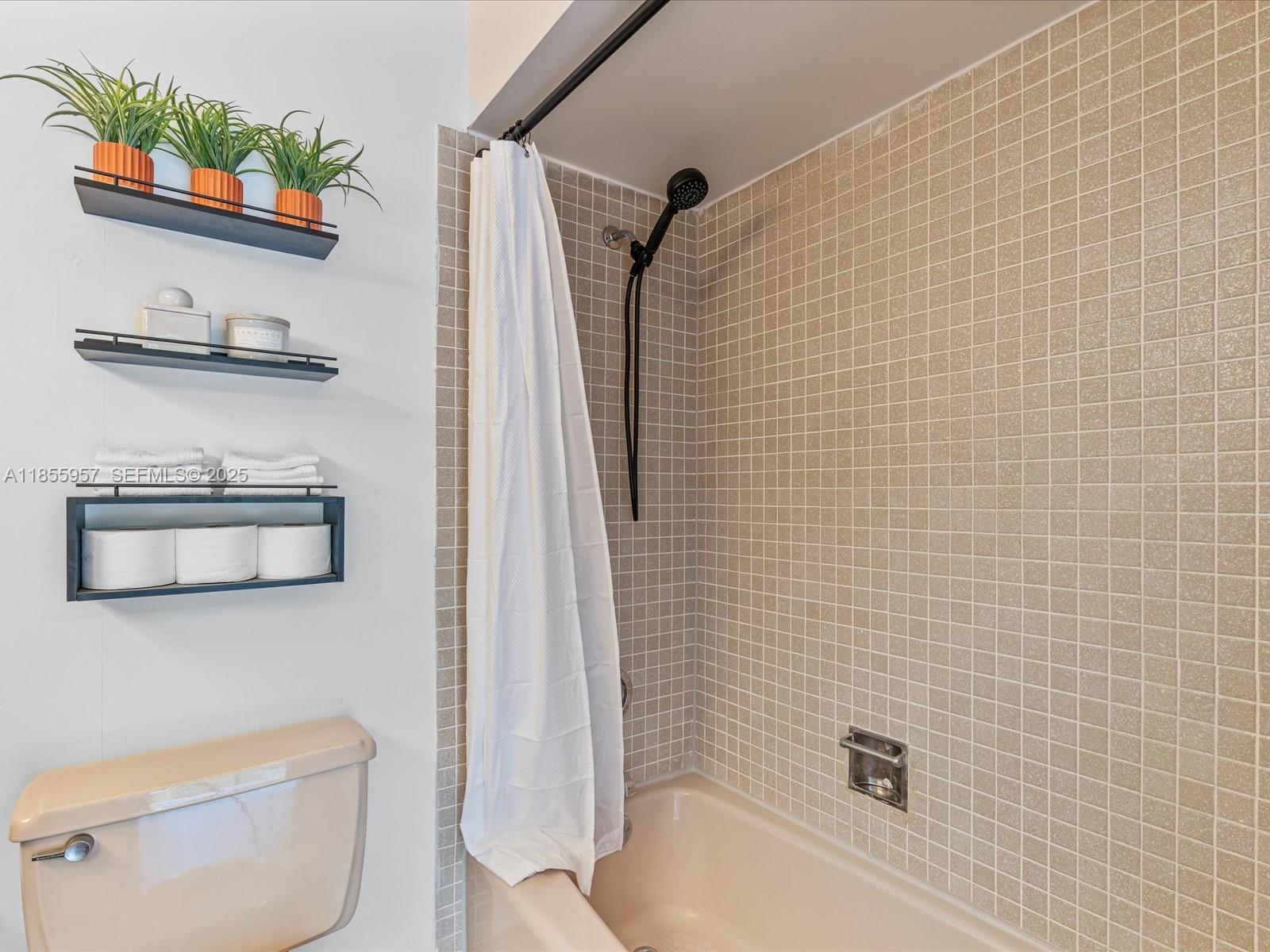 203 Bonnie Brae Way, Unit 34 Hollywood, FL 33021 - Photo 28 of 41 a bathroom with a toilet and a shower