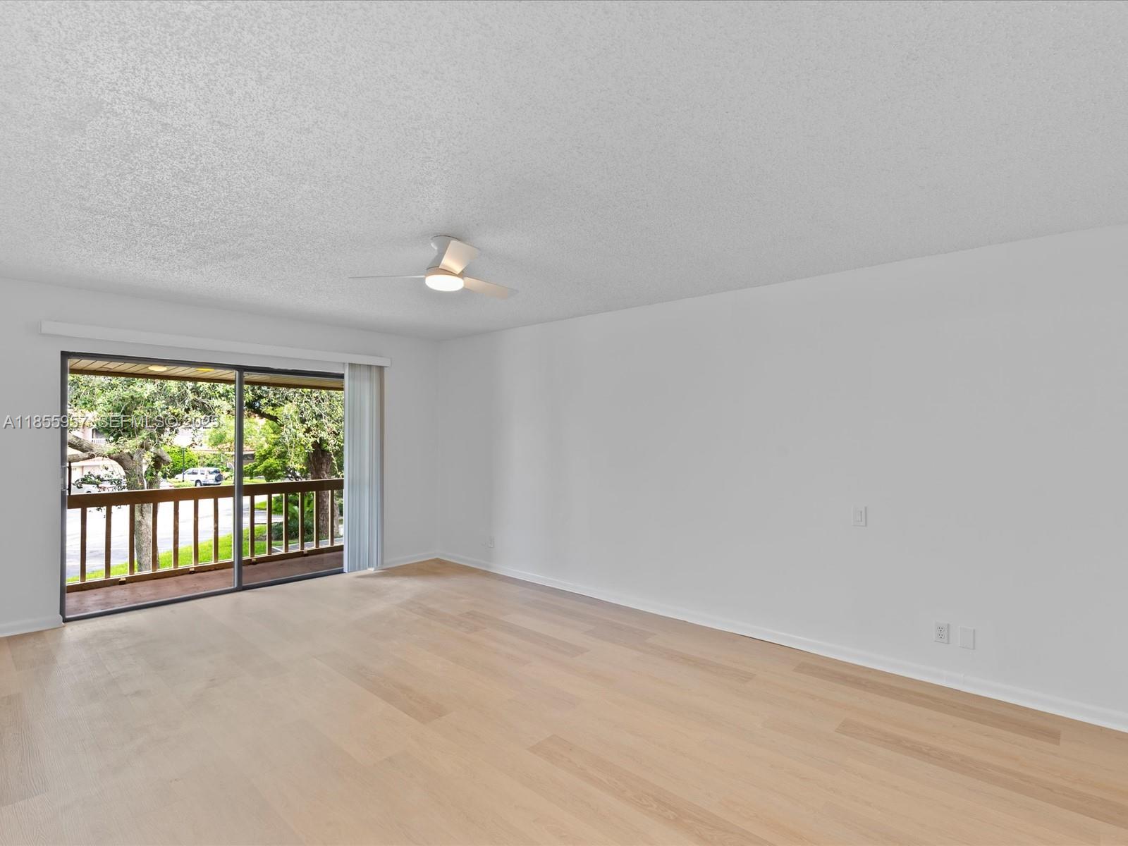 203 Bonnie Brae Way, Unit 34 Hollywood, FL 33021 - Photo 29 of 41 an empty room with a window