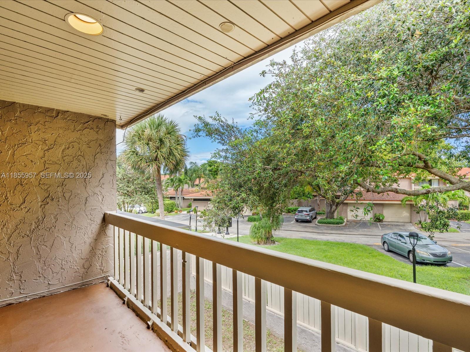 203 Bonnie Brae Way, Unit 34 Hollywood, FL 33021 - Photo 30 of 41 a view of a porch with a yard