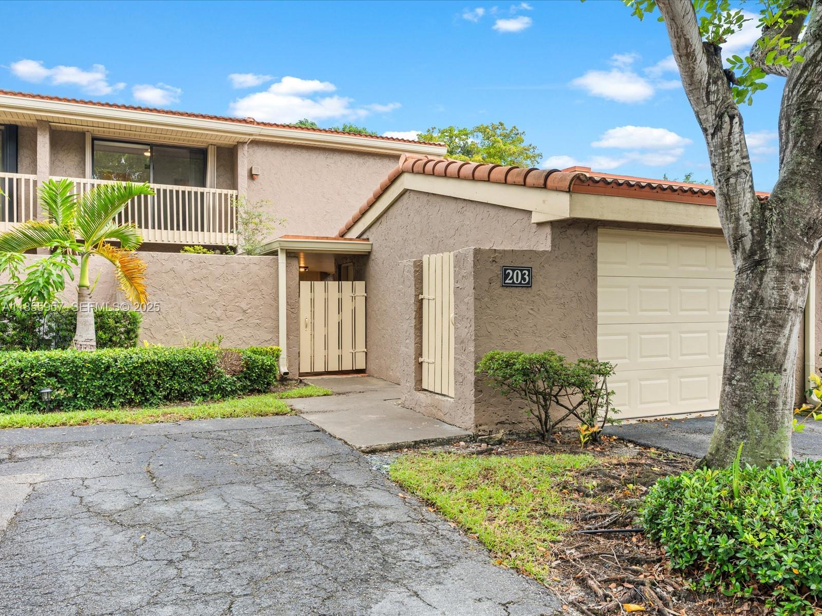 203 Bonnie Brae Way, Unit 34 Hollywood, FL 33021 - Photo 39 of 41 a front view of a house with garden