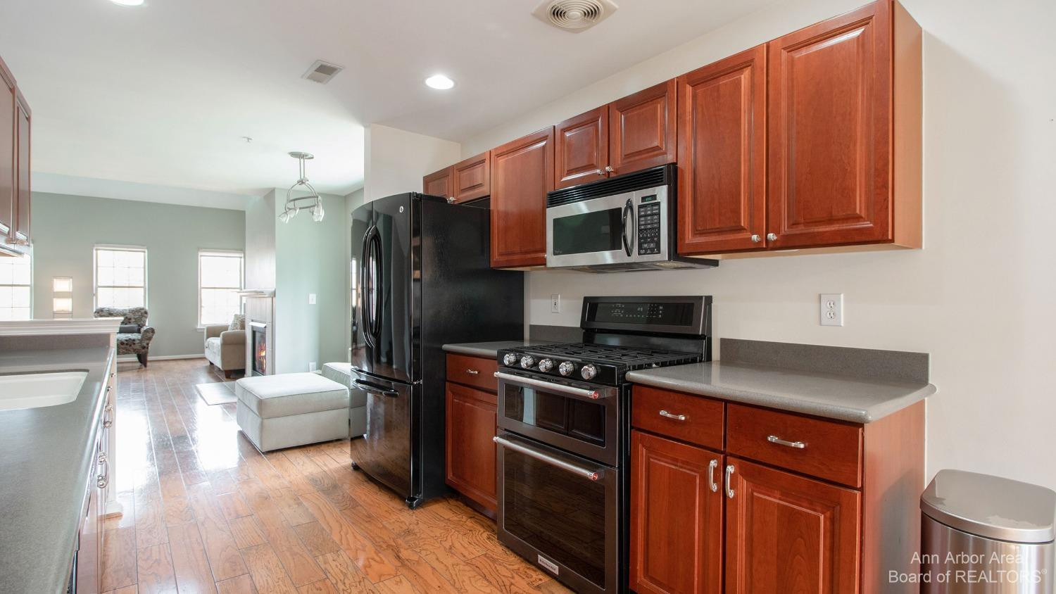 16860 Farmington Road Livonia, MI 48154 - Photo 8 of 29 Photo 8