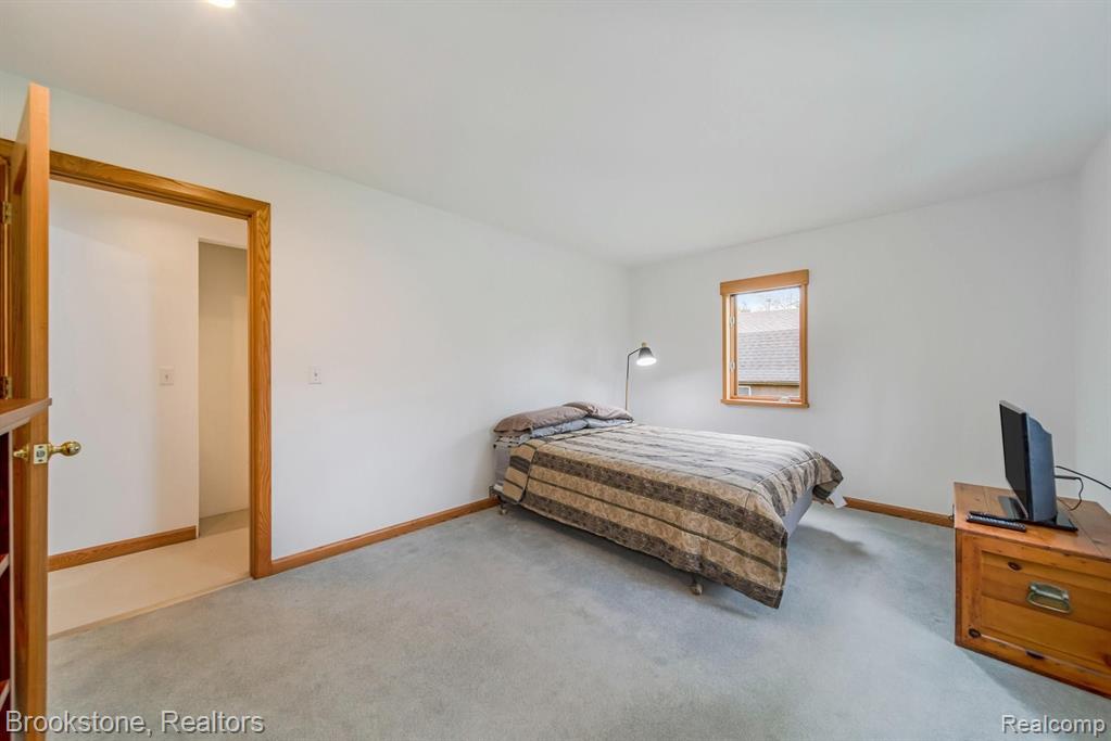 890 Bloomer Road Rochester Hills, MI 48307 - Photo 17 of 34