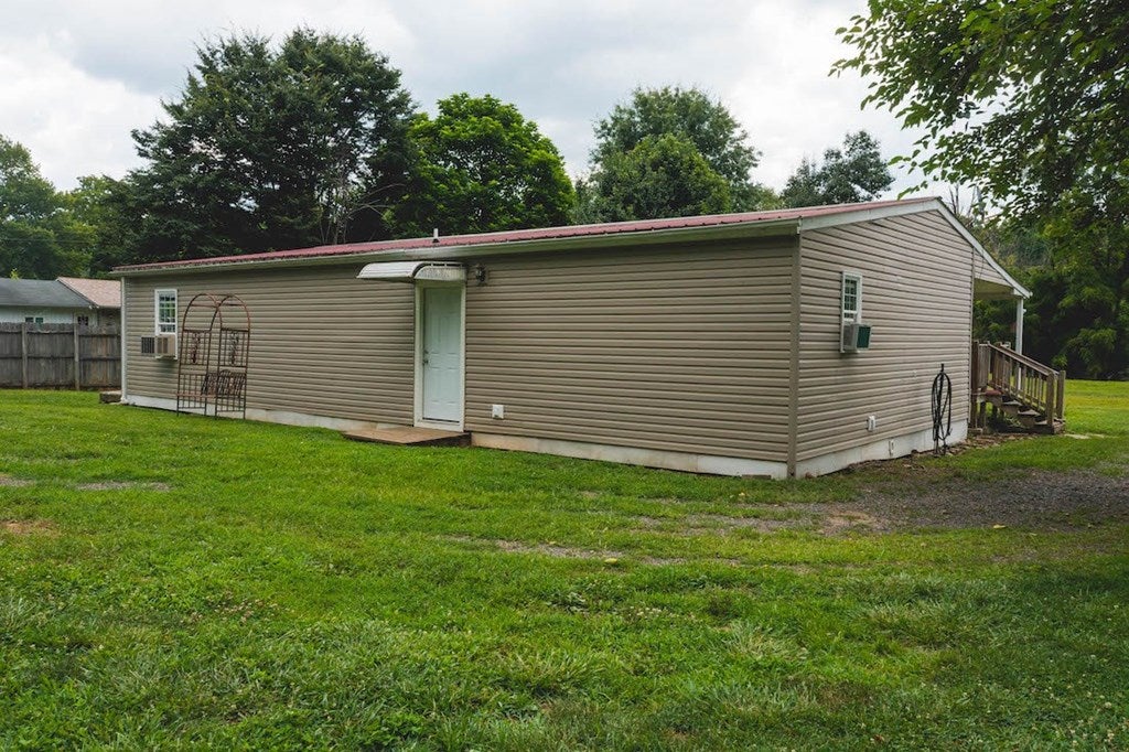 4543 Clarks Ferry Road Draper, VA 24324 - Photo 3 of 36 Gallery Image 3