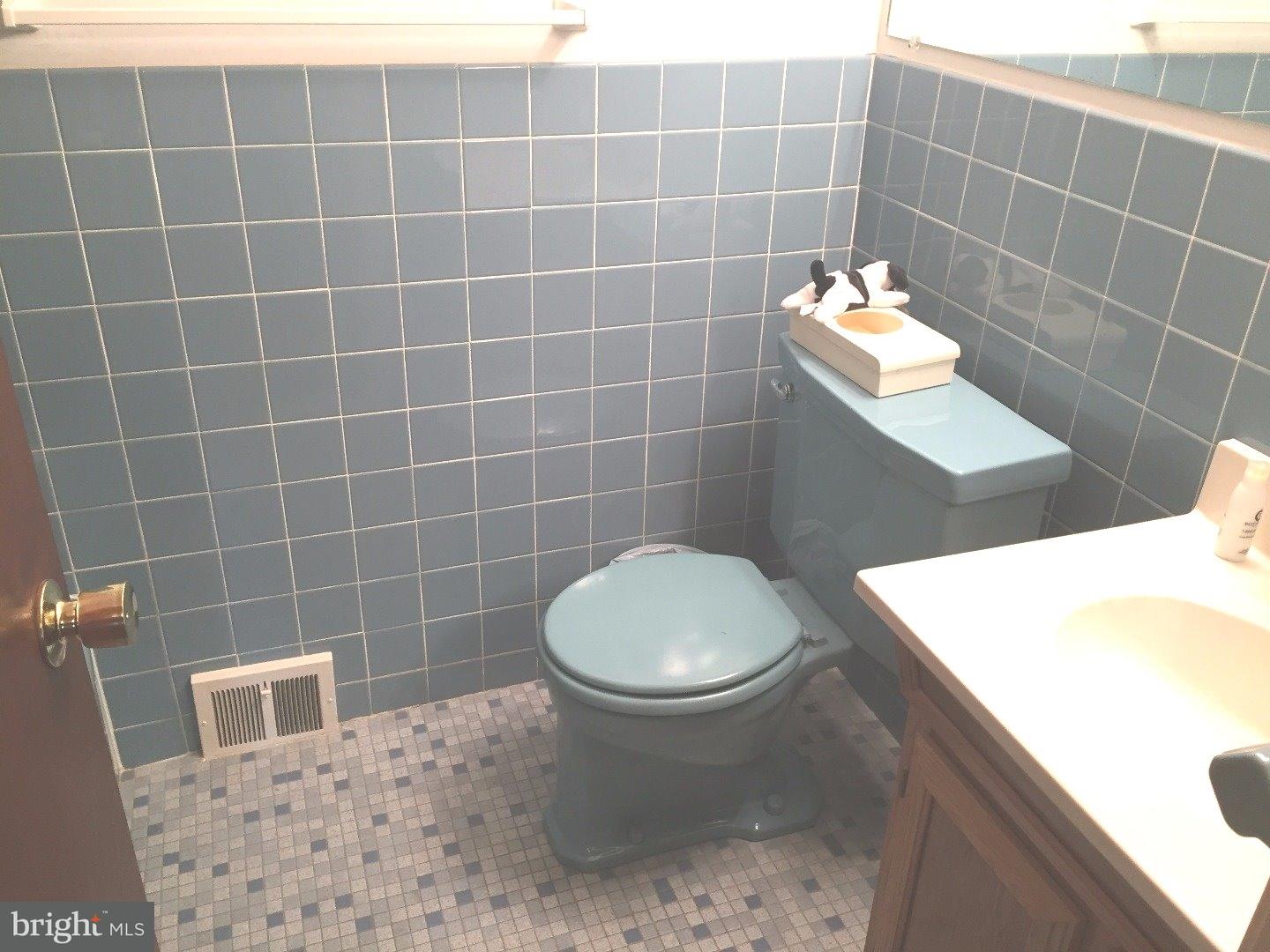9719 Chapel Road Philadelphia, PA 19115 - Photo 17 of 20