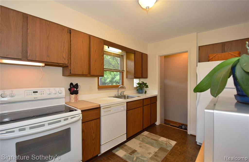 17190 Beverly Road Beverly Hills, MI 48025 - Photo 7 of 23