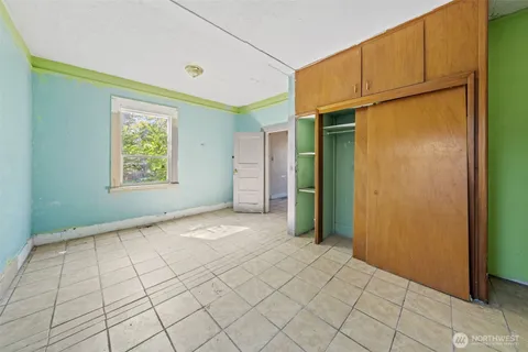 an empty room with windows