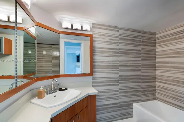 $1,800 | 1351 Northeast 191st Street, Unit E 106, Miami, FL 33179