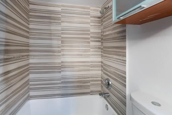 $1,800 | 1351 Northeast 191st Street, Unit E 106, Miami, FL 33179