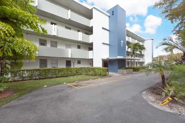 $1,800 | 1351 Northeast 191st Street, Unit E 106, Miami, FL 33179